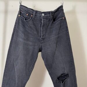 Black Levi's distressed denim jeans size 31x28